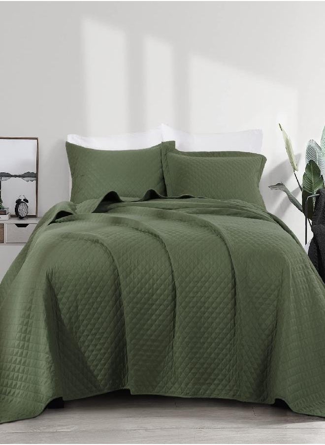 HOMBYS 3 Piece Oversized King Quilt Set Bedspread 120x132 Reversible Lightweight Coverlet Alaskan King Summer Comforter Set (Alaskan King 120x132, Green)