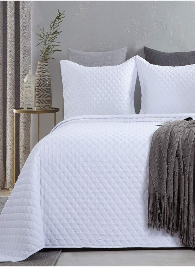 HOMBYS 3 Piece Oversized King Quilt Set Bedspread 128x120 Reversible Lightweight Coverlet Summer Comforter Set (Super King Plus (128x120), White)