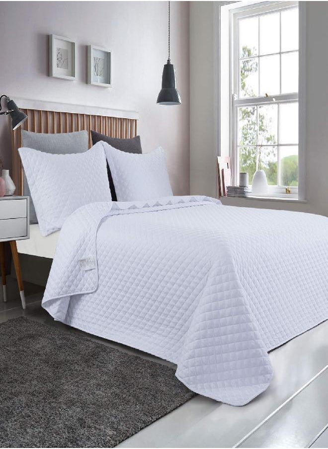 HOMBYS 3 Piece Oversized King Quilt Set Bedspread 128x120 Reversible Lightweight Coverlet Summer Comforter Set (Super King Plus (128x120), White)