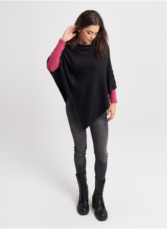 Chic Black Poncho for Casual Wear