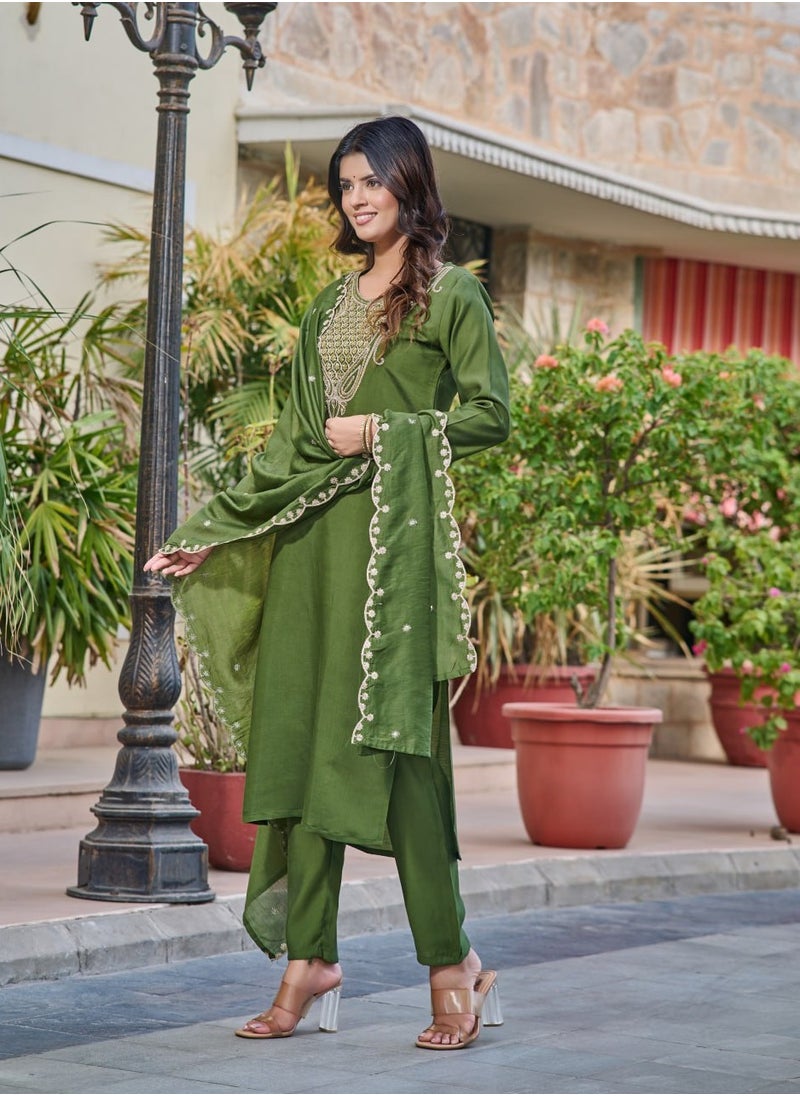 Women Chanderi Green Kurta with Pant and heavy embroidery Dupatta Set