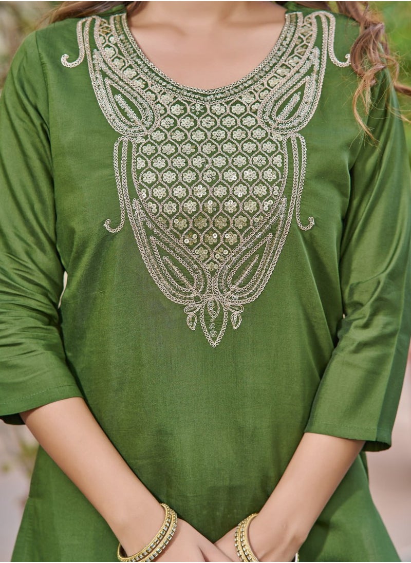 Women Chanderi Green Kurta with Pant and heavy embroidery Dupatta Set