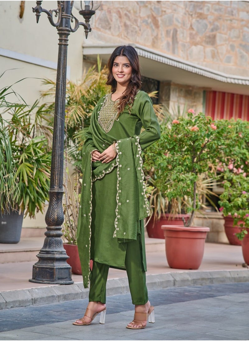 Women Chanderi Green Kurta with Pant and heavy embroidery Dupatta Set