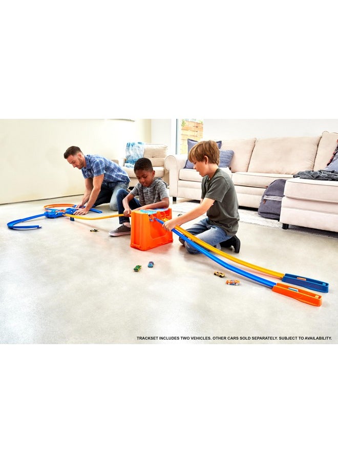 Hot Wheels Toy Car Track Set, Track Builder Playset, Deluxe Stunt Box with 25 Component Parts & 1:64 Scale Vehicle (Amazon Exclusive)