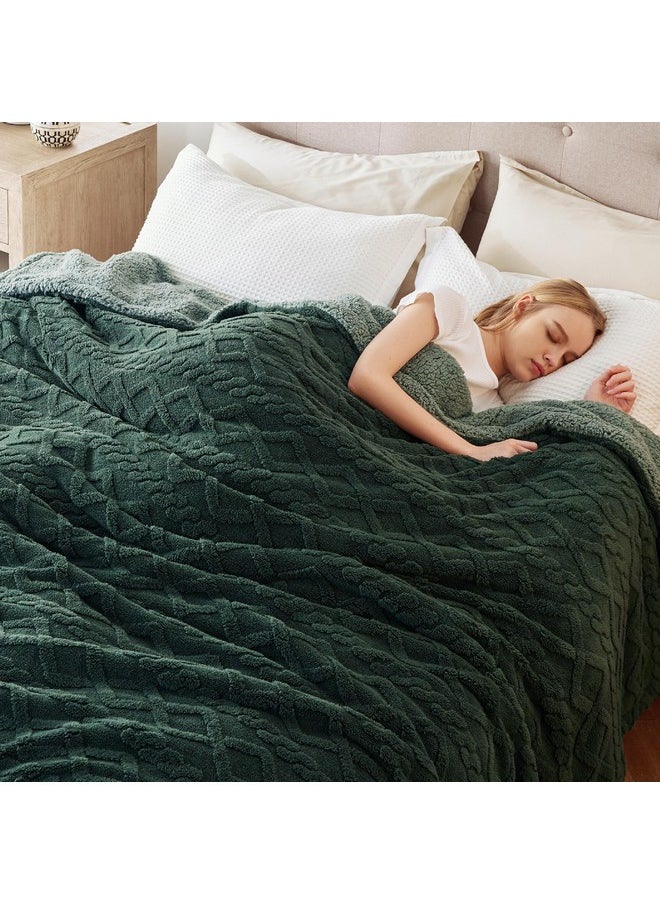Bedsure Sherpa Blanket Twin Size - Twin Blanket Fuzzy Soft Cozy Throw for Couch, Fleece Thick Warm Christmas Blanket for Winter, Dark Green, 60x80 Inches
