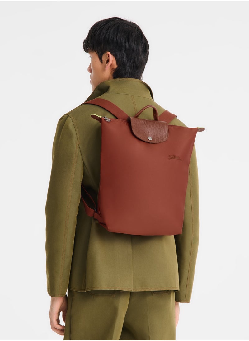 The original folding M backpack canvas