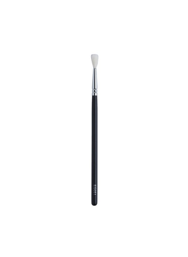 EUROPE GIRL MAKEUP BRUSH SMALL EYESHADOW BLENDING BRUSH - 51.