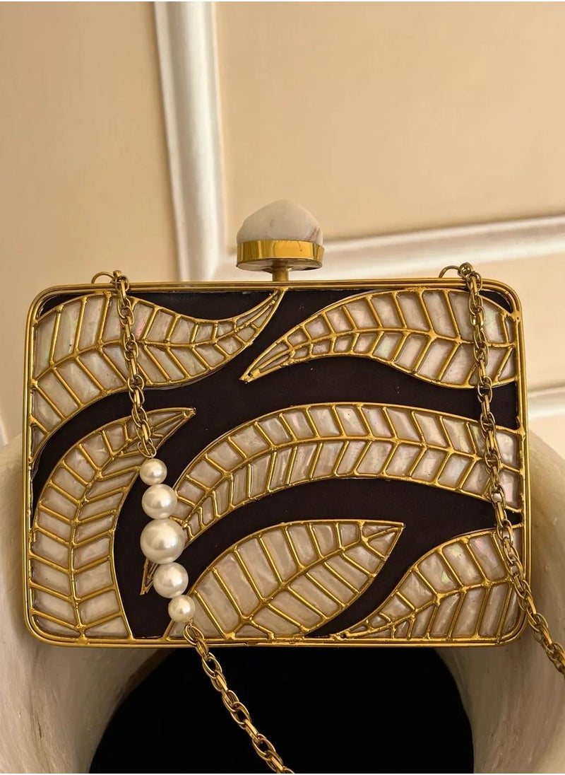 Aaroohi Clutch In Gold