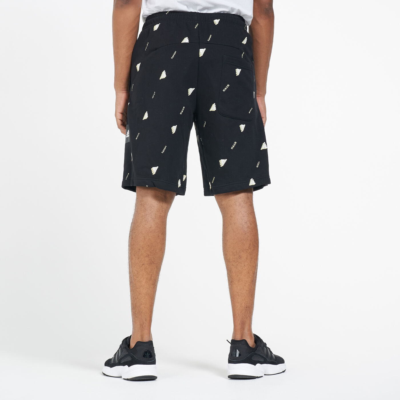 Men's Must Haves Graphics Shorts