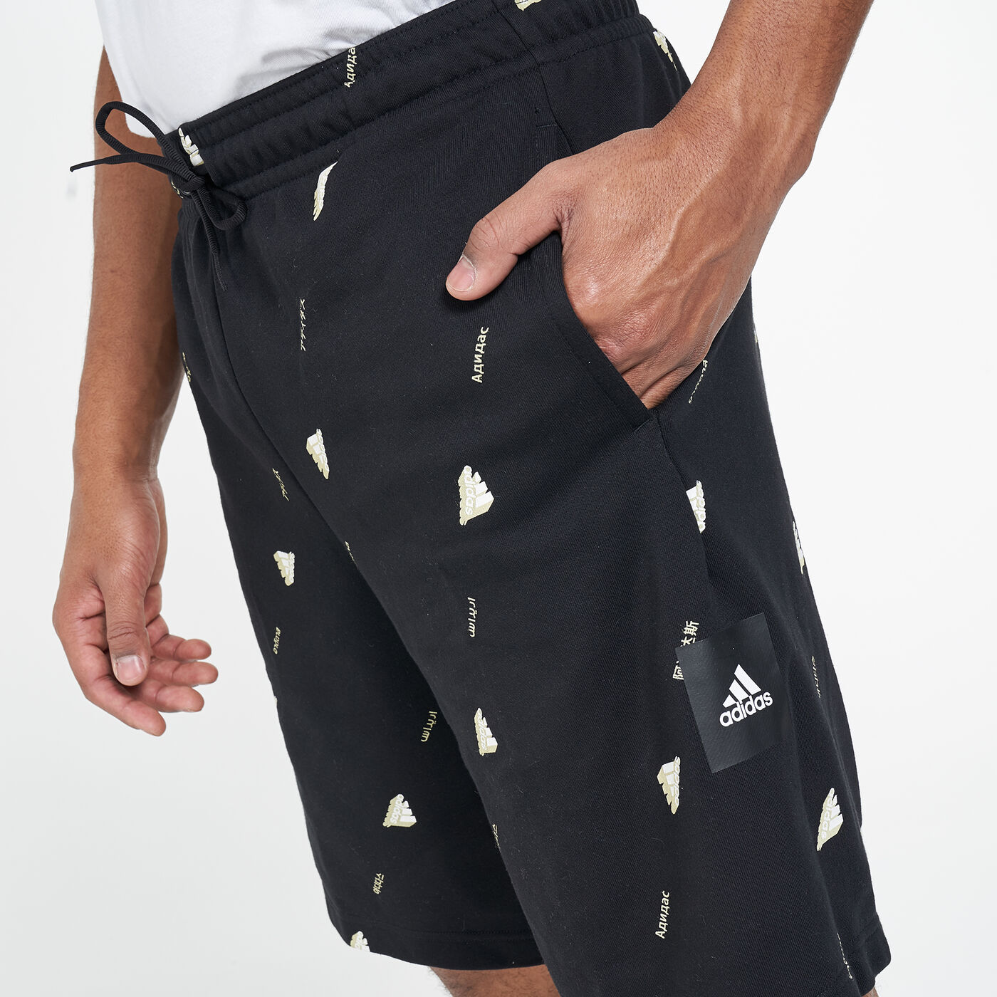 Men's Must Haves Graphics Shorts