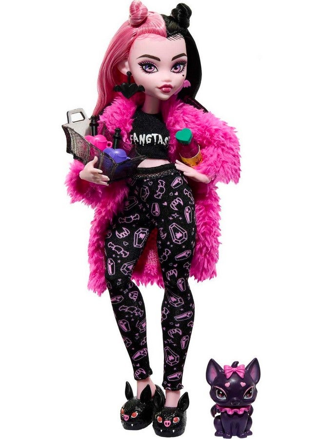 Doll Draculaura Creepover Party Set With Pet Bat Count Fabulous Sleepover Clothes And Accessories Colors And Decorations May Vary.