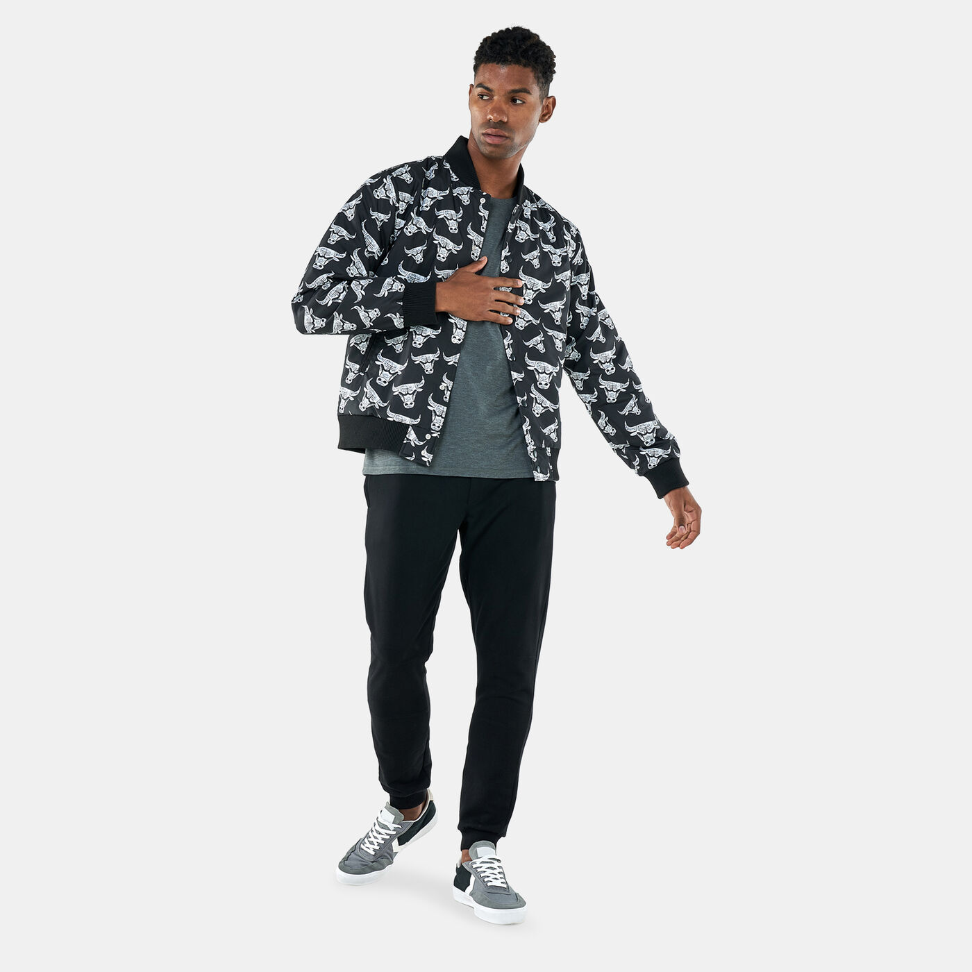 Men's Chicago Bulls Distressed Logo Bomber Jacket