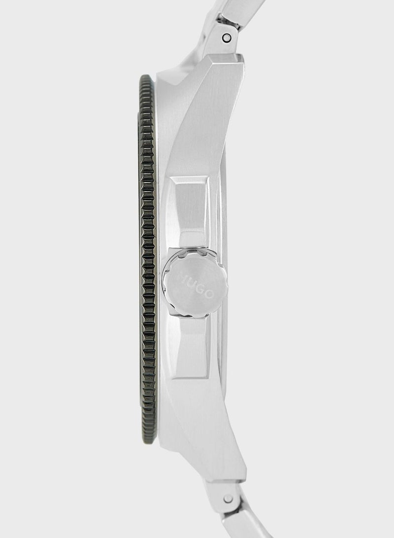 1530305 Analog Watch