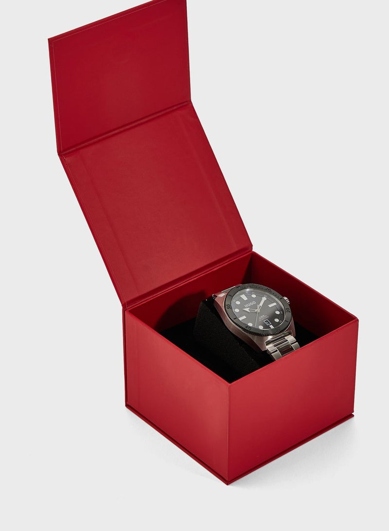 1530305 Analog Watch