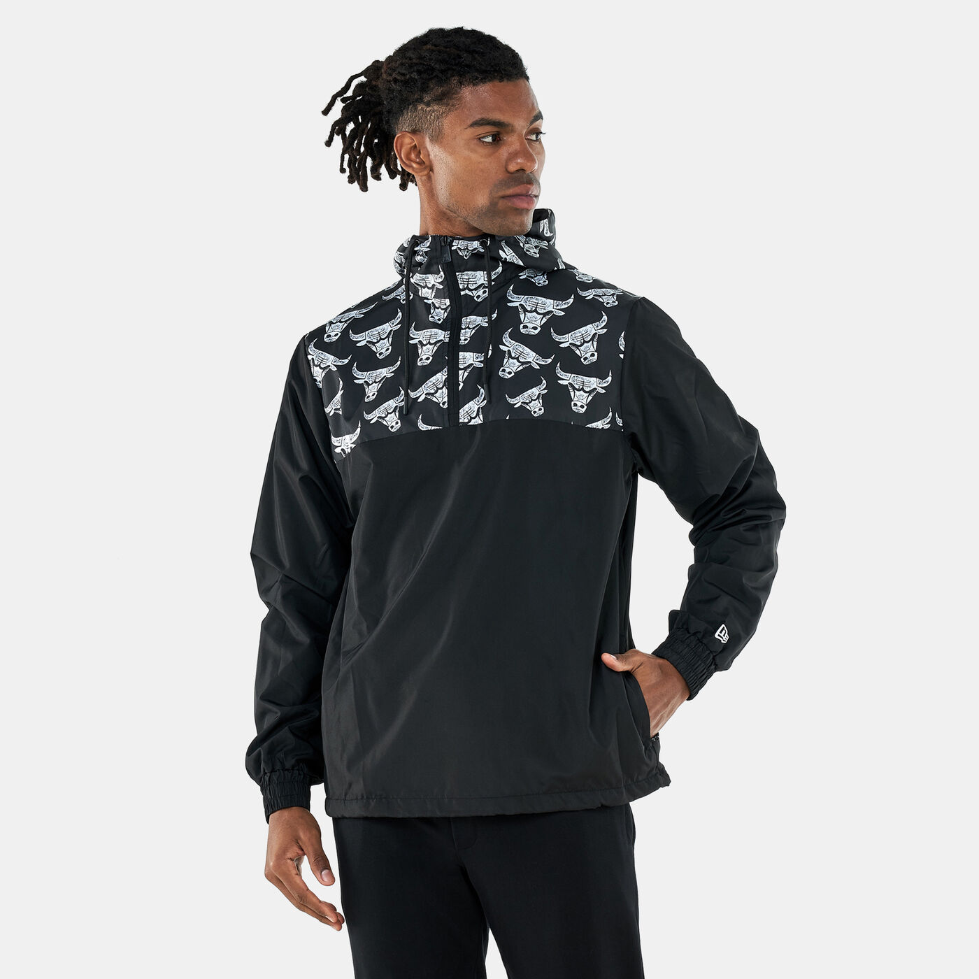 Men's Chicago Bulls Distressed Logo Windbreaker Jacket