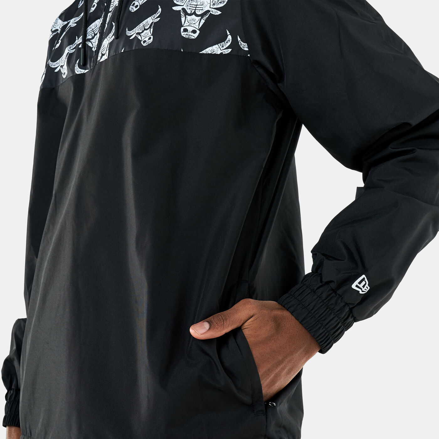 Men's Chicago Bulls Distressed Logo Windbreaker Jacket