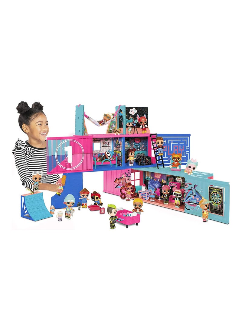 Fashion Show House Playset with 40+ Surprise