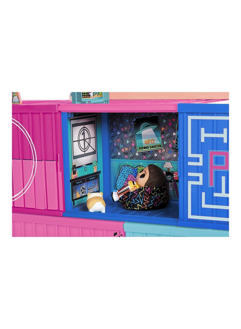 Fashion Show House Playset with 40+ Surprise