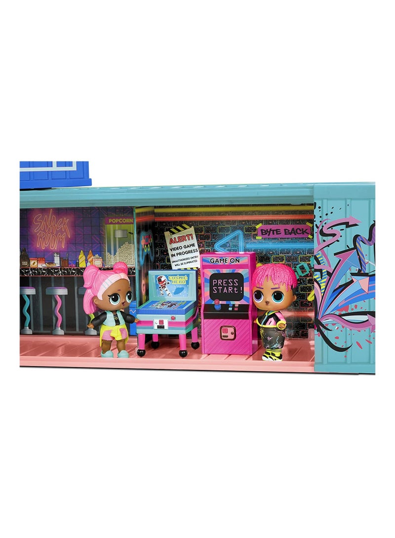 Fashion Show House Playset with 40+ Surprise