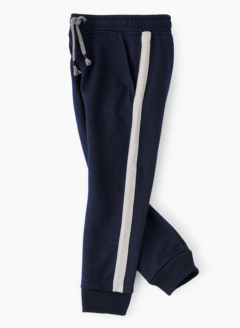 Knit jogger with stripes at side seam