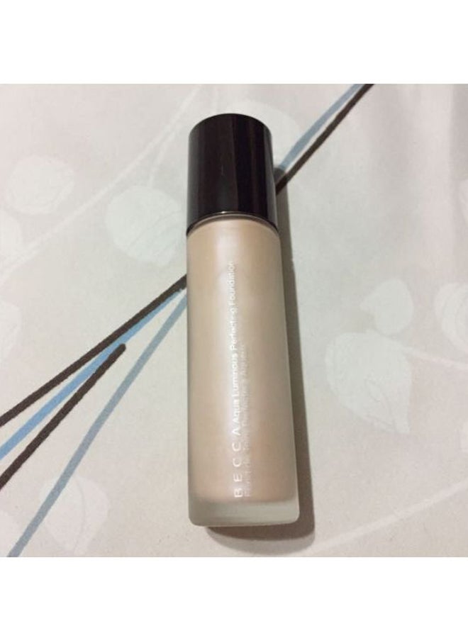 Aqua Luminous Perfecting Foundation Porcelain
