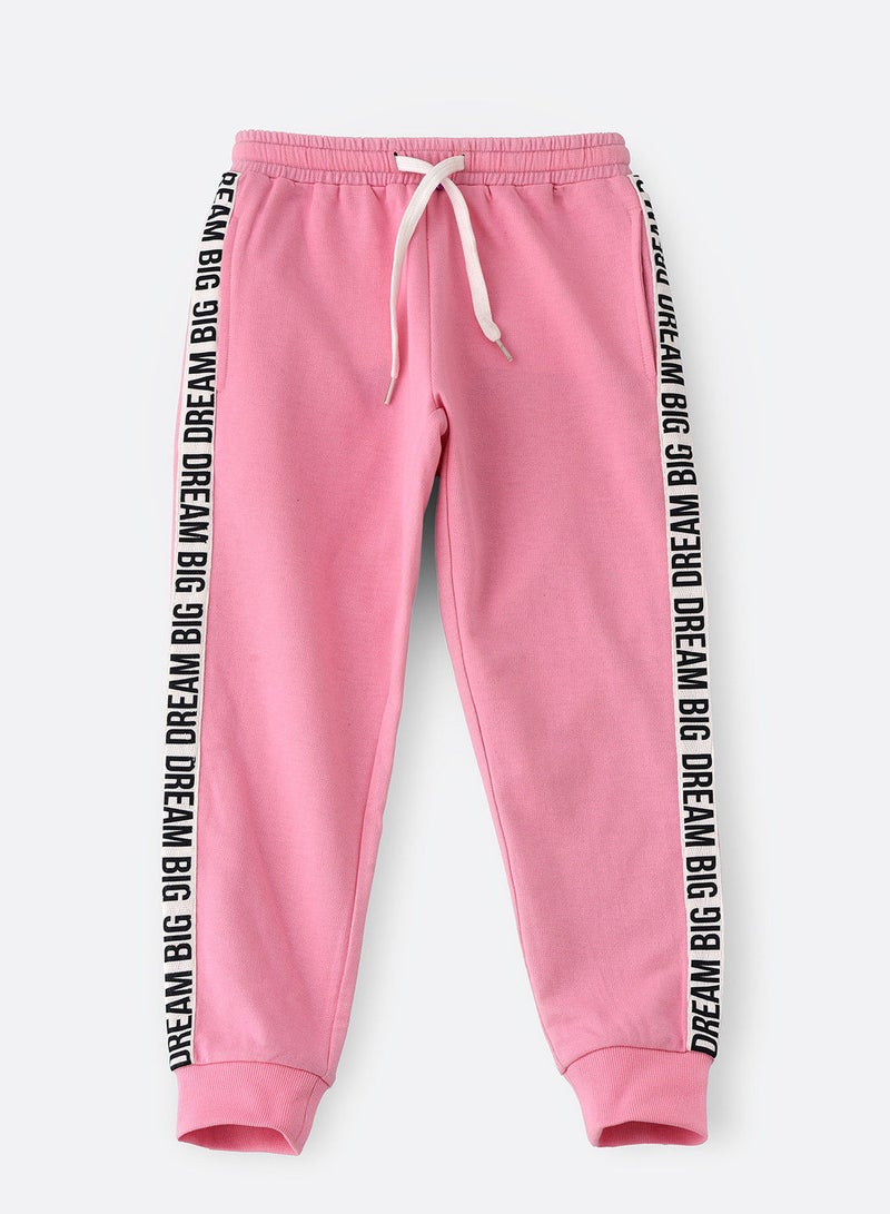Knit jogger with tape at side seam