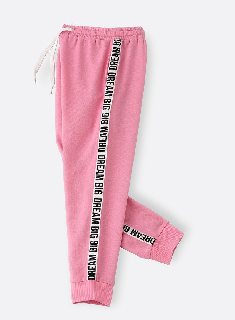 Knit jogger with tape at side seam