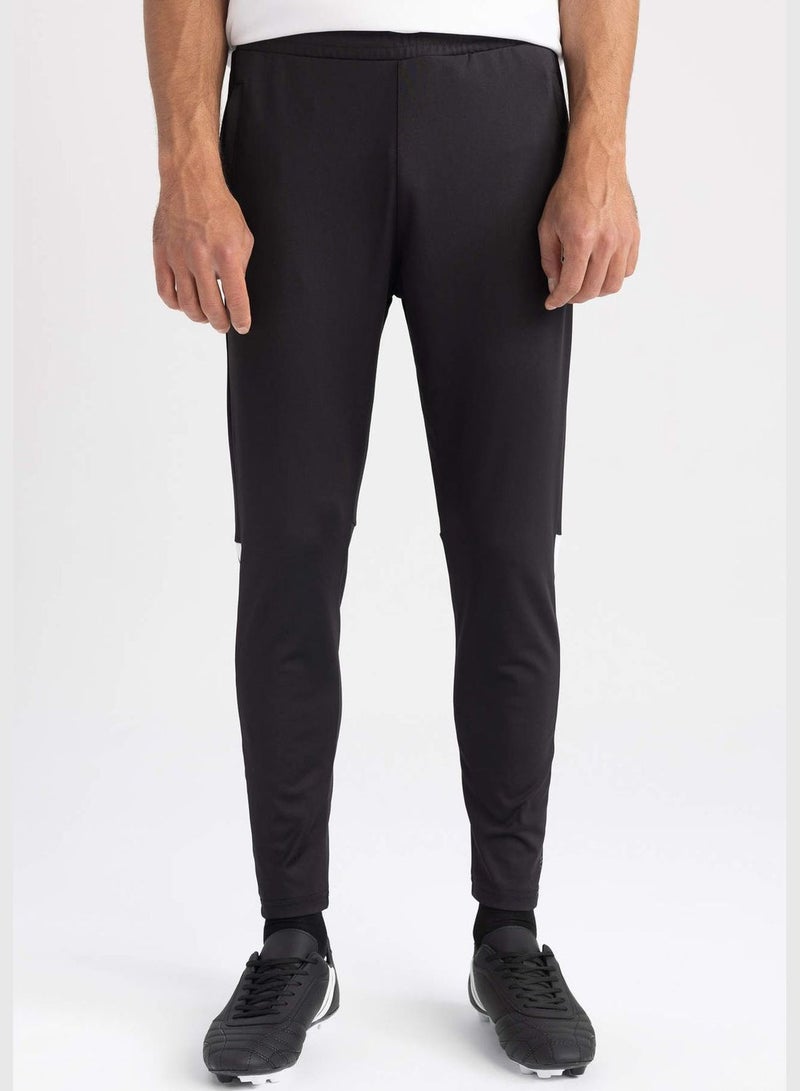 Man Slim Fit Knitted Jogger