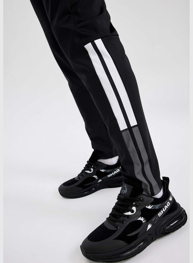 Man Slim Fit Knitted Jogger