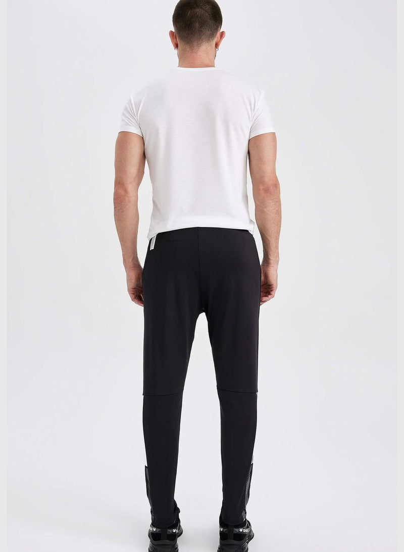 Man Slim Fit Knitted Jogger