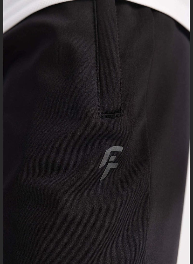 Man Slim Fit Knitted Jogger