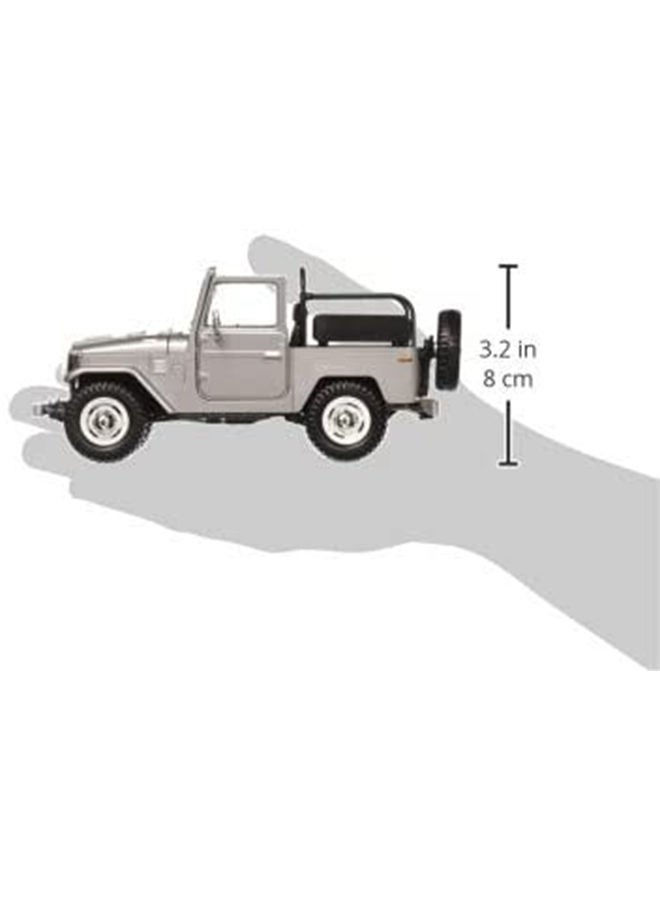 Toyota FJ 40 Convertible Model Car
