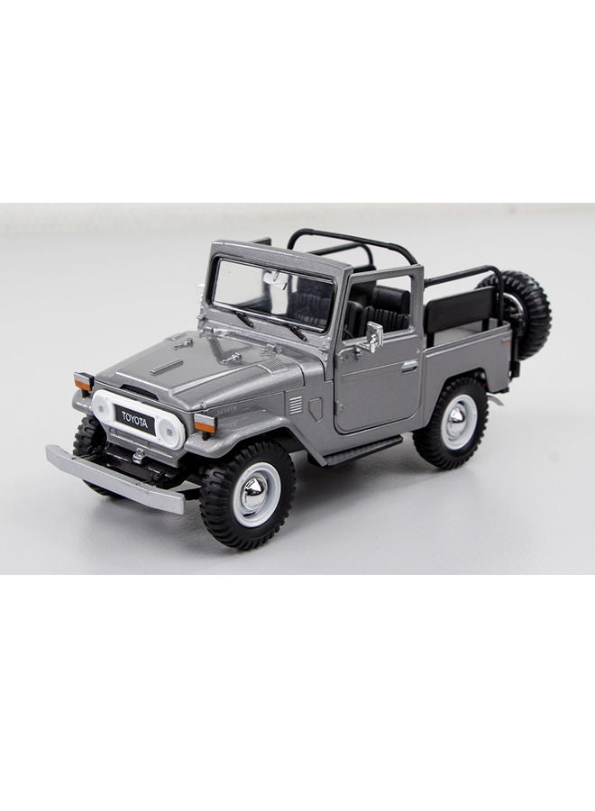 Toyota FJ 40 Convertible Model Car