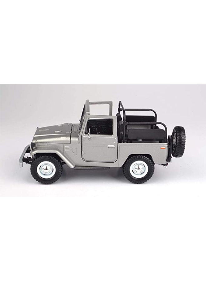 Toyota FJ 40 Convertible Model Car