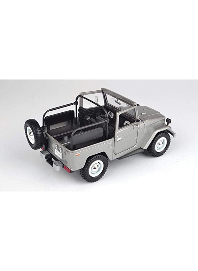Toyota FJ 40 Convertible Model Car