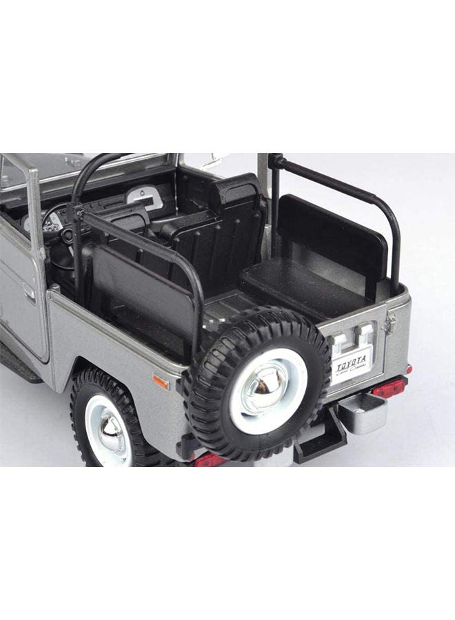 Toyota FJ 40 Convertible Model Car