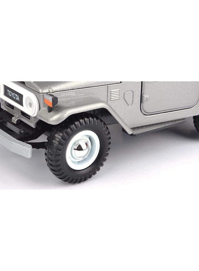 Toyota FJ 40 Convertible Model Car