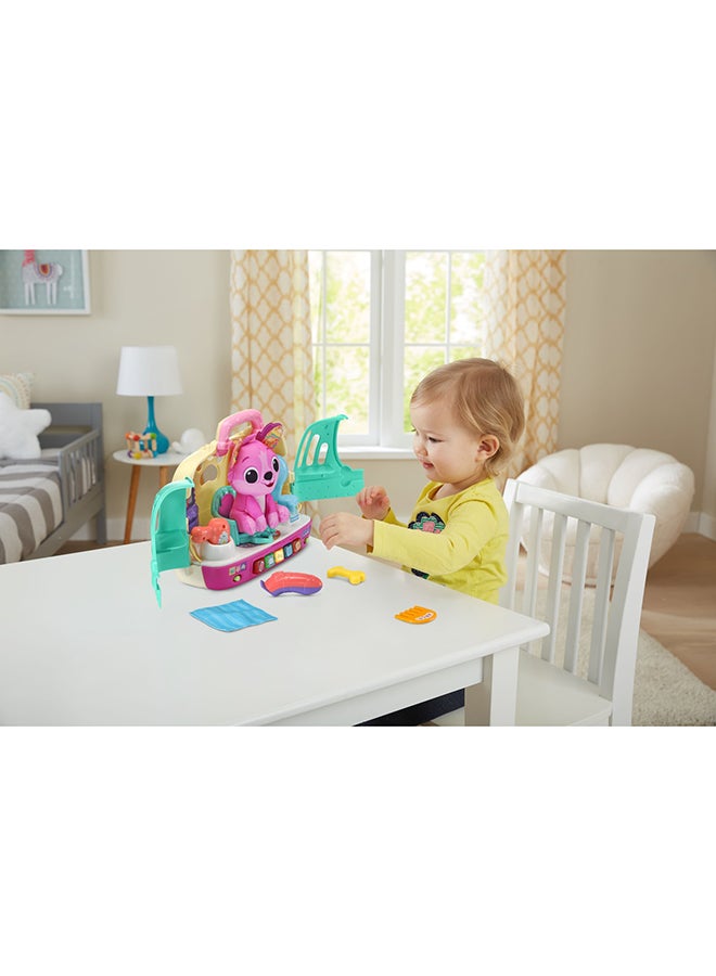 Play & Go Puppy Salon, Soft Puppy Toy for Pretend Play, Interactive Toy Dog with Salon Accessories, Cute Toy Puppy with Lights, Dog Toy with Carry Case for Girls and Boys Aged 2 Years + 30.5x38.2x15cm