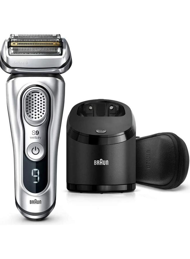 Wet & Dry Shaver With Clean And Charge Station Black/Silver
