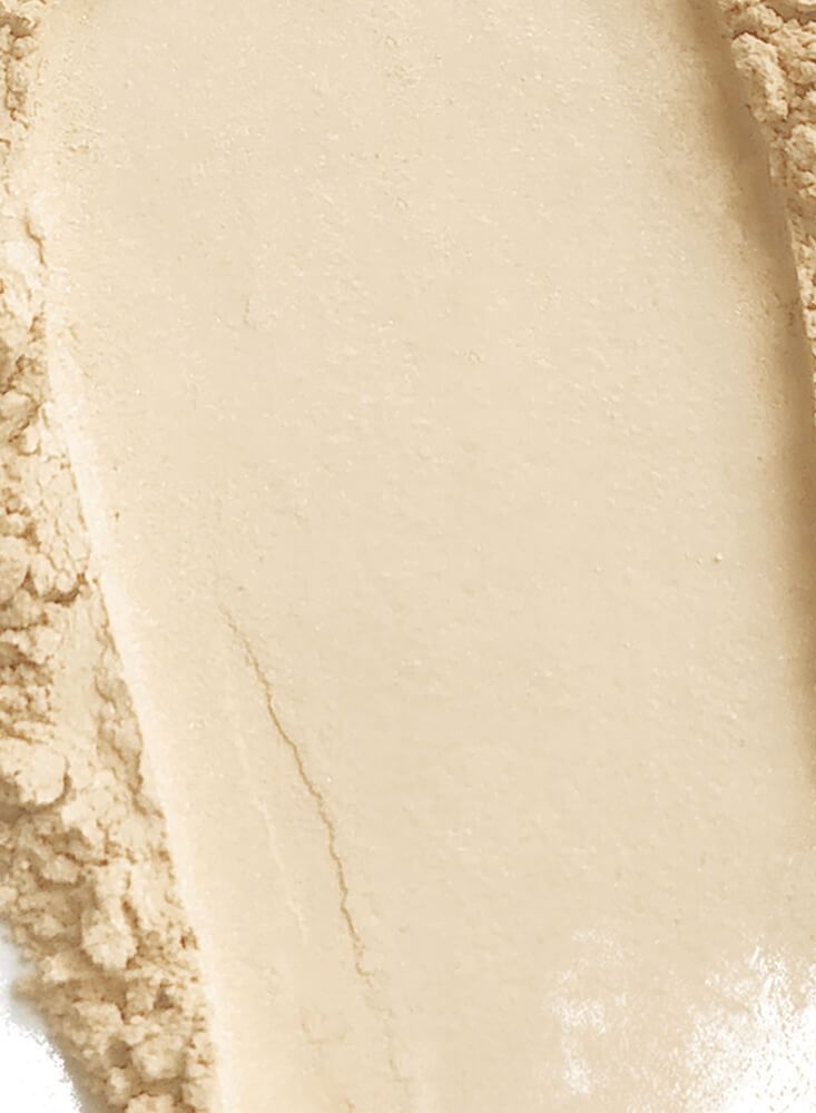 Illuminating Mineral Foundation 99% Ingredients of Natural Origin 200N Light Beige