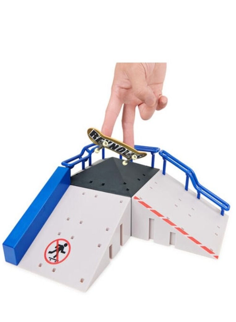 X-connect Pyramid Point Playset