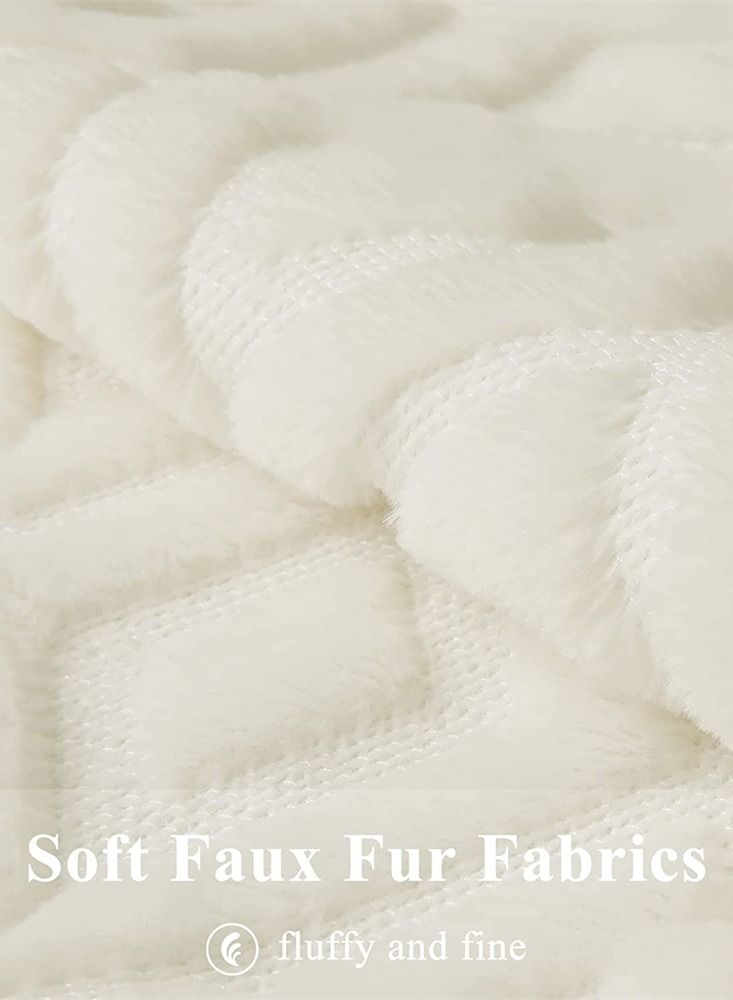 Soft Faux Fur Throw Pillow Covers, 16 x 16 Inch Plush Short Wool Velvet Decorative Pillow Covers, Couch Sofa Pillow Covers for Living Room with 3D Diamond Pattern (Set of 2, Cream White)