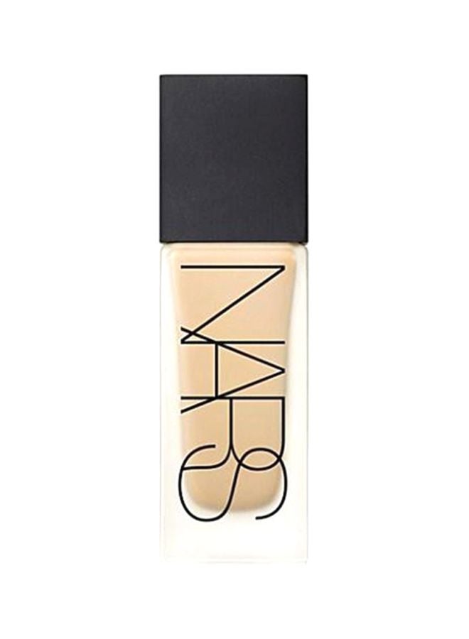 All Day Luminous Weightless Foundation beige