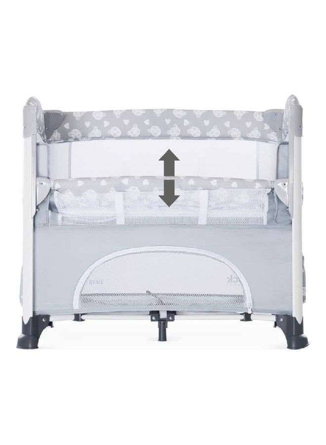 Bedside Crib Sleep N Care Plus, Co - Sleeper For New Born Babys From Birth Up To 9 Kg, Lowerable Side Part, Wheels, Toy Pockets, Storage Compartment, Foldable, Transport Bag, Teddy Grey