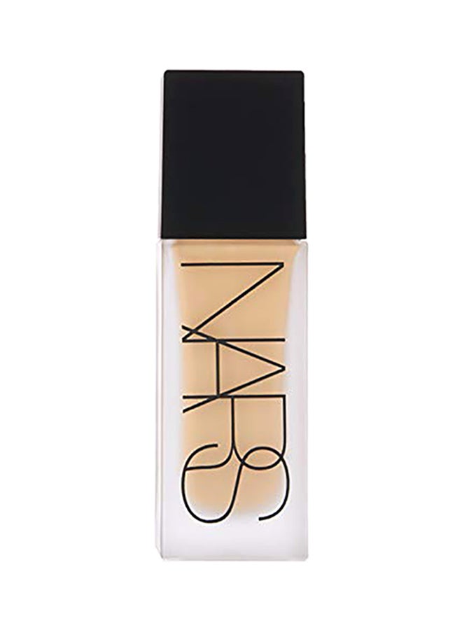 Natural Radiant Longwear Liquid Foundation Stromboli Stromboli