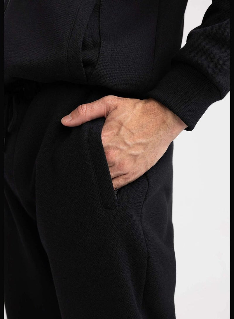 Man Slim Fit Knitted Trousers