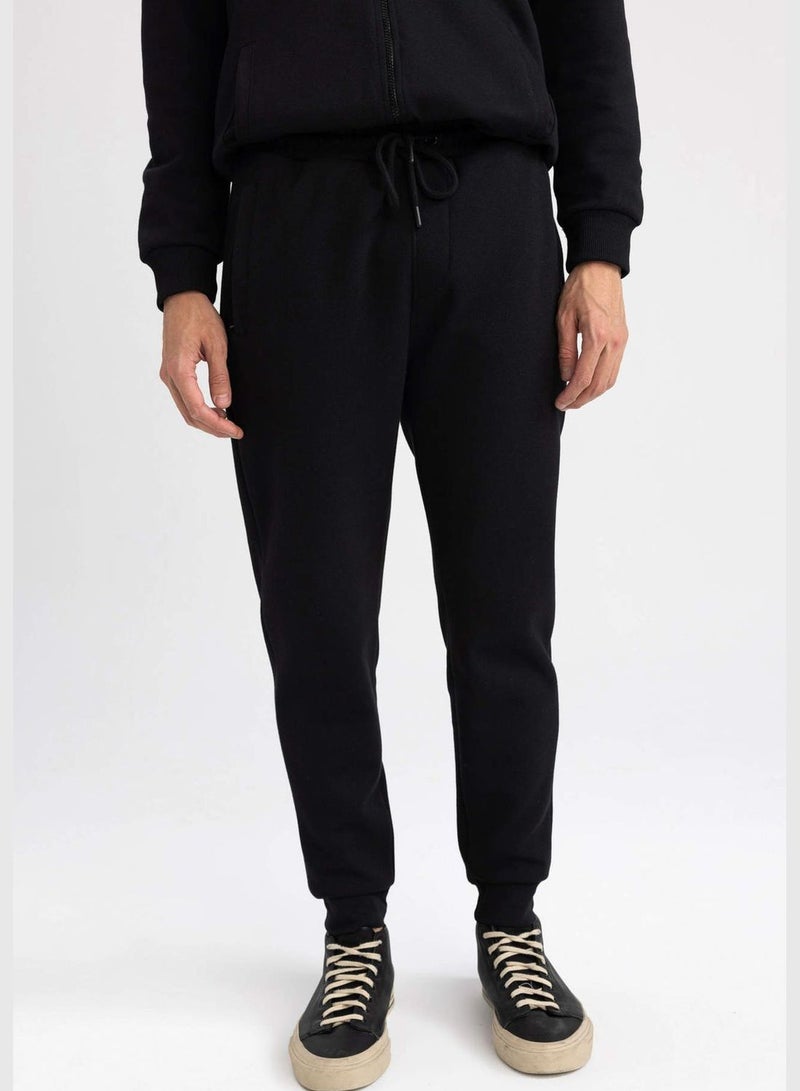 Man Slim Fit Knitted Trousers