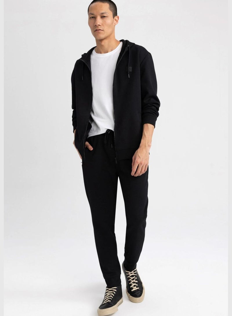 Man Slim Fit Knitted Trousers