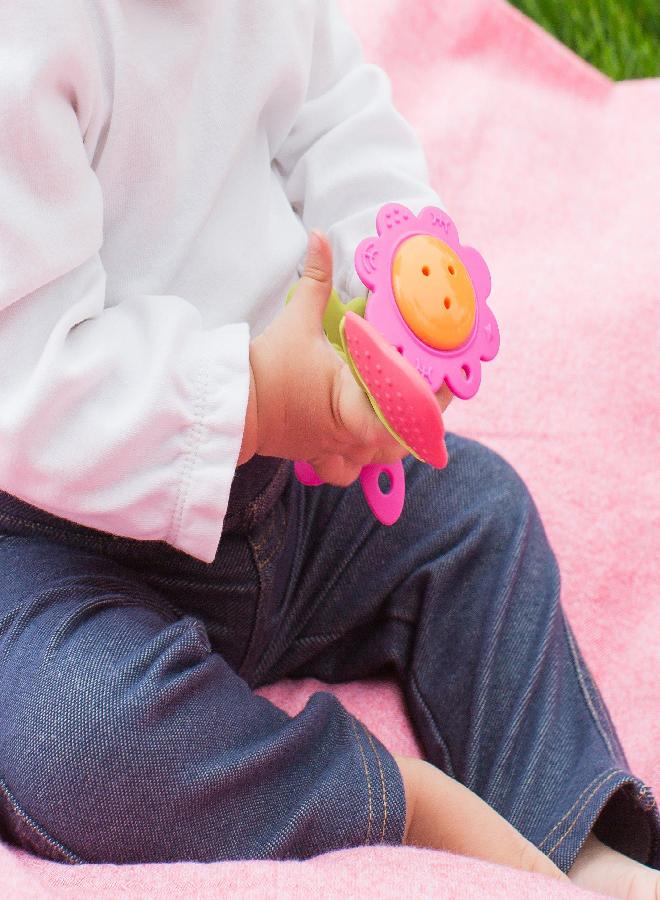 Innobaby Original Teethin' Smart EZ Grip Flower Teether Rattle and Sensory Toy for Babies and Toddlers. BPA Free Teether