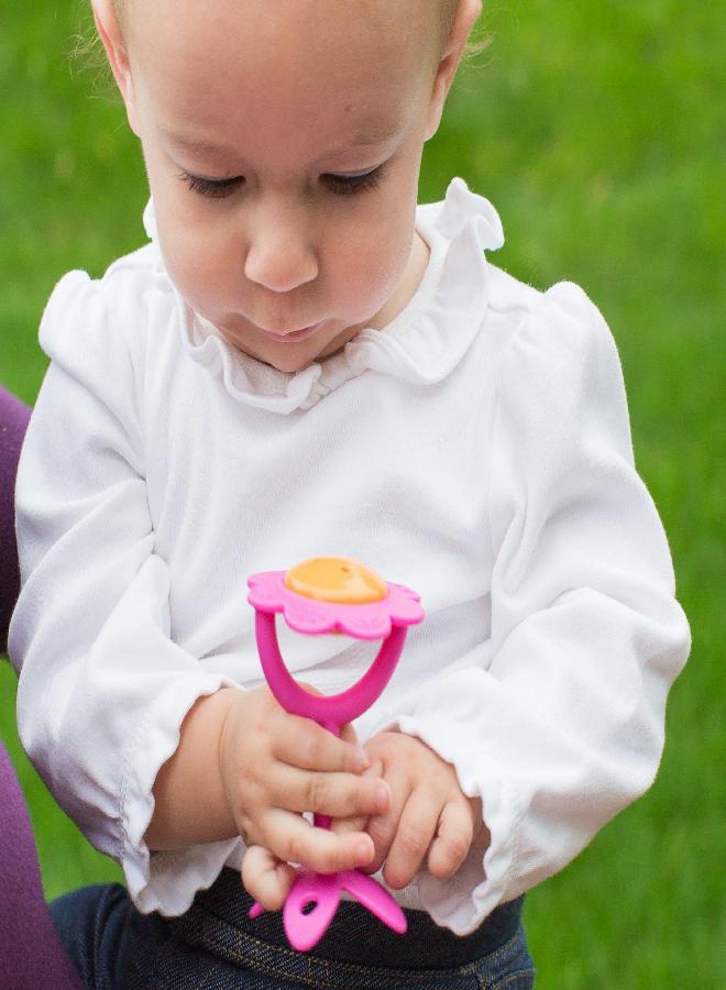 Innobaby Original Teethin' Smart EZ Grip Flower Teether Rattle and Sensory Toy for Babies and Toddlers. BPA Free Teether